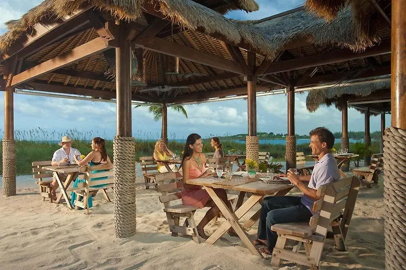 Sandals Emerald Bay Twin Lakes 巴哈马